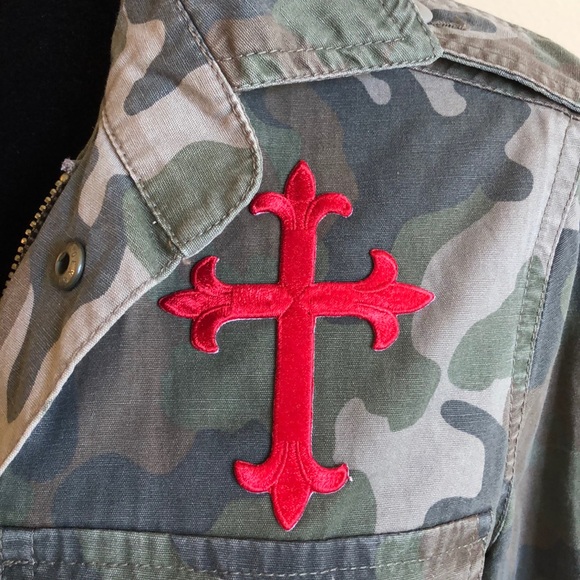 ⭐️⭐️NEW⭐️⭐️Camo Jacket Cross Cherry Blossom Roses Rolling Stones Patching NWT - Picture 7 of 9